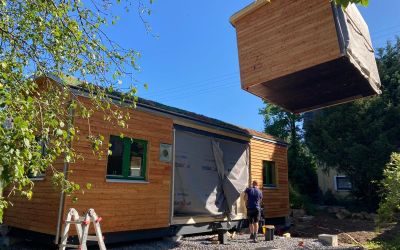 Auslieferung eines Tiny House mit 56 Quadratmetern Grundfläche und Queranbau ins Allgäu